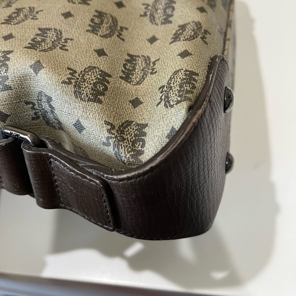 MCM MESSENGER BAG - Picture 13 of 16